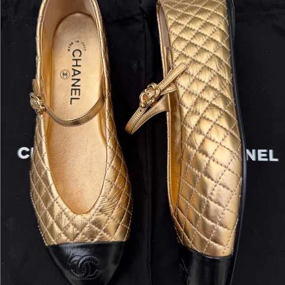 CHANEL CC LOGO GOLD LEATHER MARYJANE BALLET FLATS SHOES QUILTED BLACK CAP TOE 40 - Picture 4 of 15
